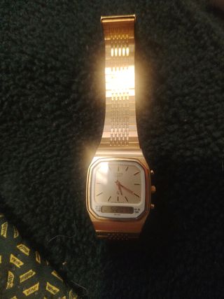 Reloj Citizen dorado años 80 híbrido analóg. digi.