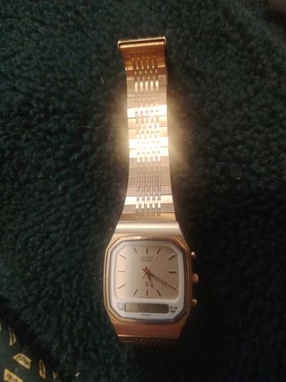 Reloj Citizen dorado años 80 híbrido analóg. digi.