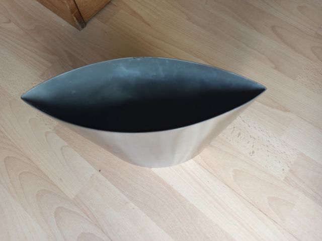 Jarrón metálico plateado