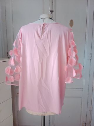 Blusa rosa palo con mangas  en tul. - Talla 44