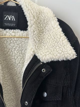 Cazadora Zara pana negra talla S