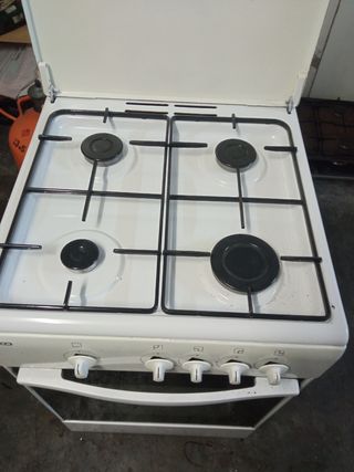 Cocina gas butano 4 fuegos