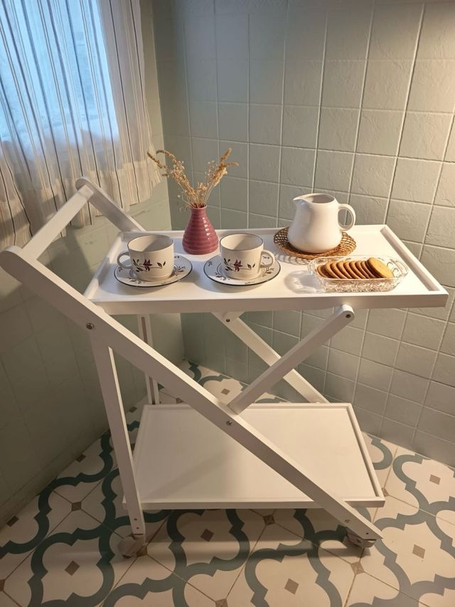 Carrito camarera blanco madera.