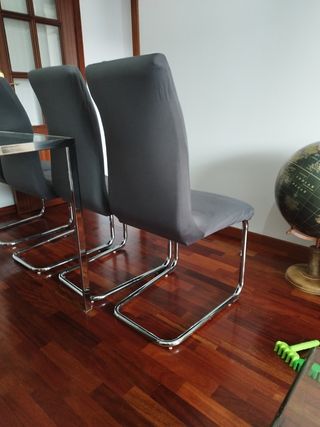 4 Sillas Grises Comedor, con fundas 