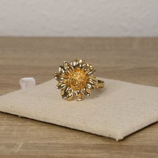 Anillo flor dorado