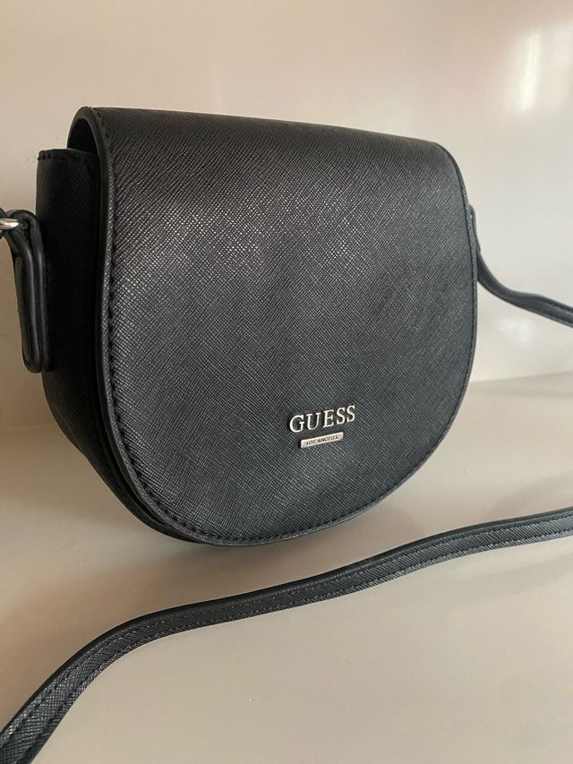 Bolsito Guess negro