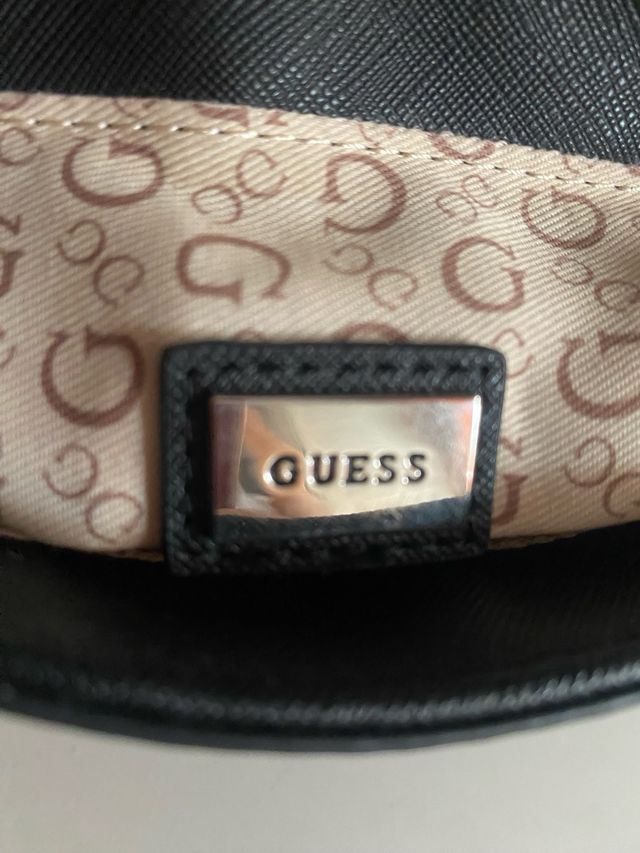 Bolsito Guess negro