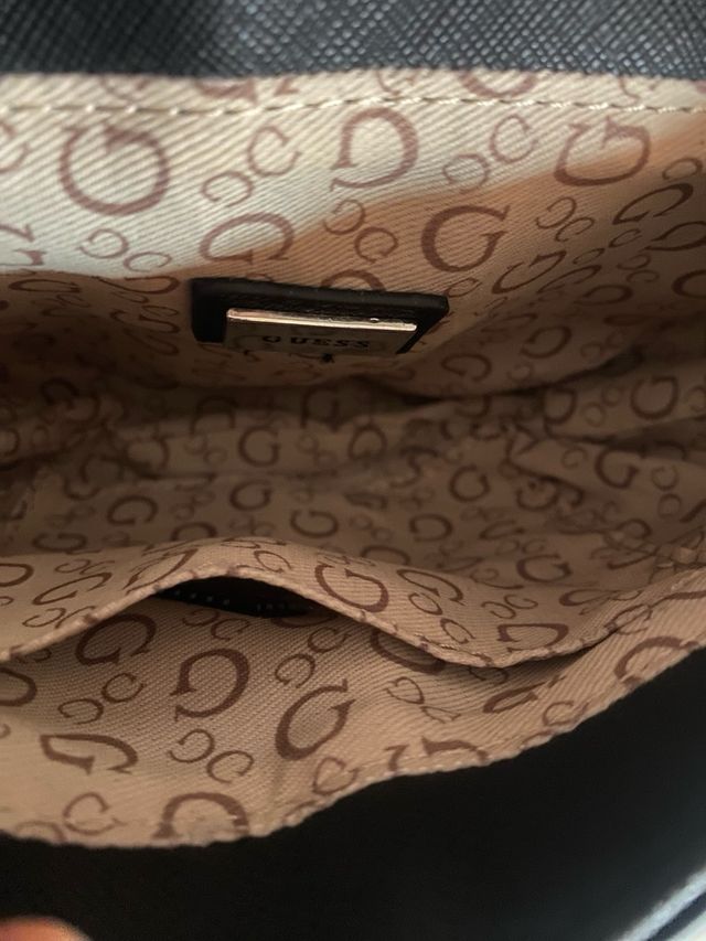 Bolsito Guess negro