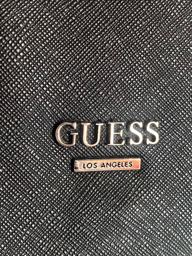 Bolsito Guess negro