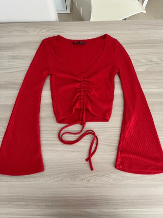 Top rosso Shein con maniche a campana 