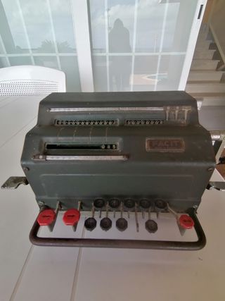 Calculadora manual Facit antigua
