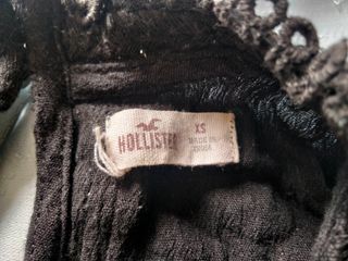 Blusa negra de Hollister.