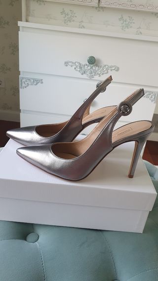 Zapatos piel plateada
