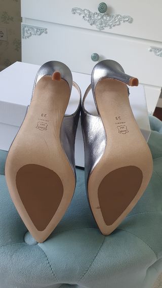 Zapatos piel plateada