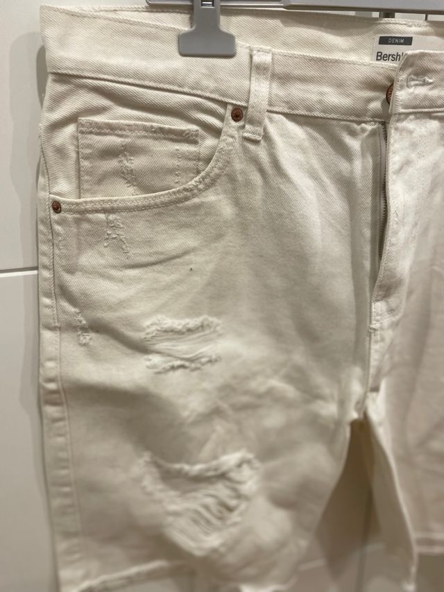 Shorts vaqueros Bershka rotos blancos talla 48