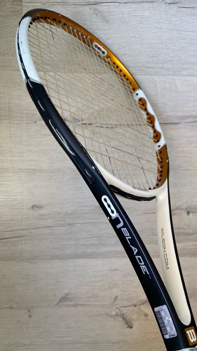 Raqueta de tenis Wilson nBlade 98