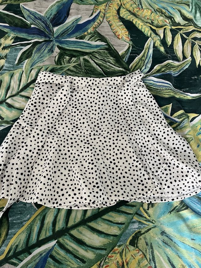 Falda corta lunares blanco-negro