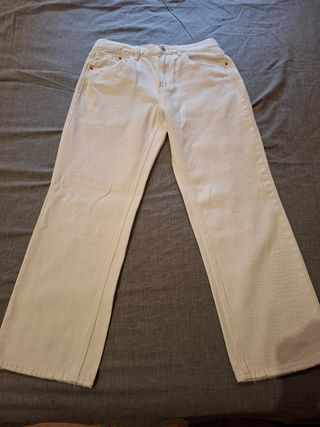 Pantalones vaqueros rectos blancos