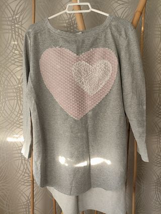 Camiseta gris larga talla L - corazón