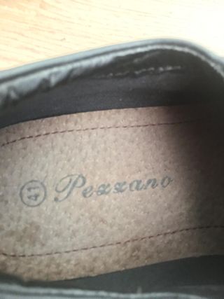  Zapatos de vestir negros marca Pezzano