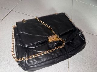 Bolso negro fiesta cadena dorada