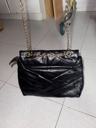 Bolso negro fiesta cadena dorada