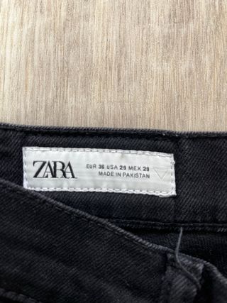 Vaqueros Zara negros slim fit talla 36