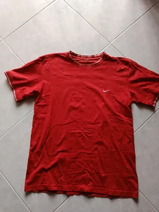 T-Shirt Nike rossa