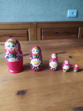 Matrioska rusa pintada a mano
5 piezas 