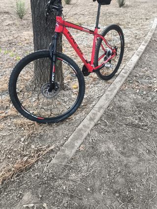 Bicicleta de montaña Racer de 29 pulgadas talla L.