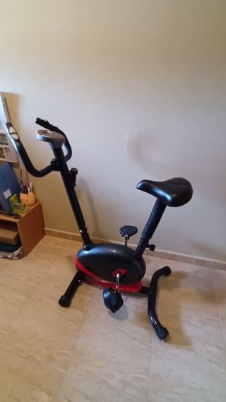 Bicicleta estática ejercicio