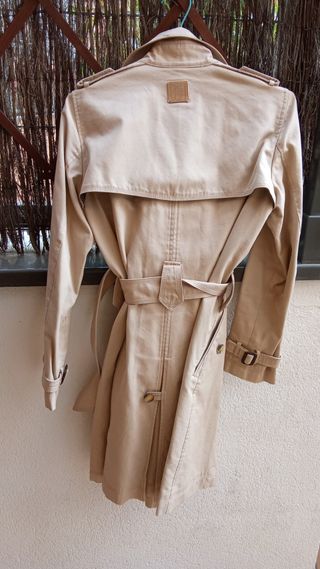 Gabardina Carolina Herrera beige