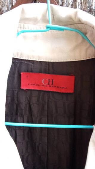Gabardina Carolina Herrera beige