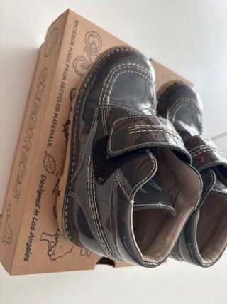 Botas niña, charol gris. Talla 27