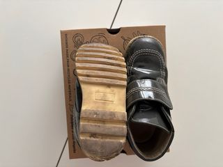 Botas niña, charol gris. Talla 27