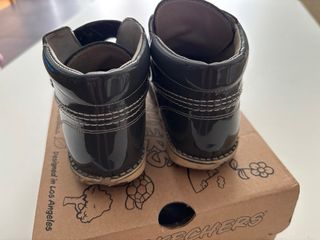 Botas niña, charol gris. Talla 27