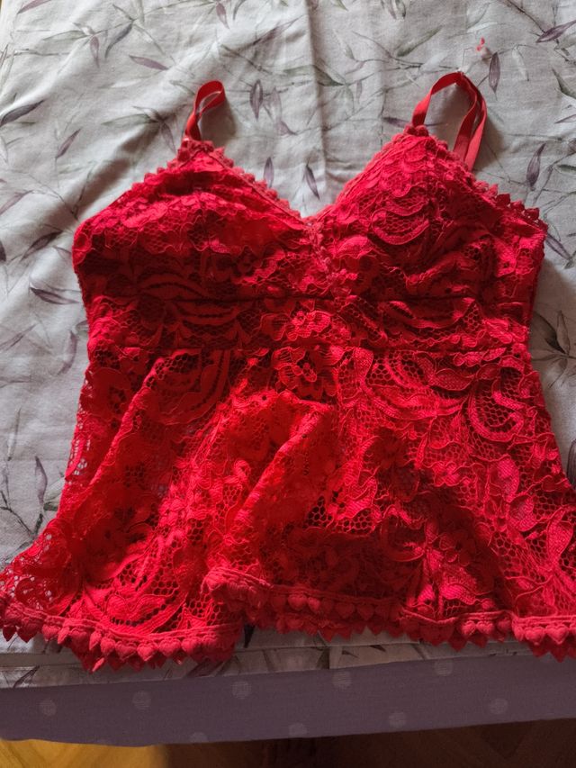 Top rojo encaje