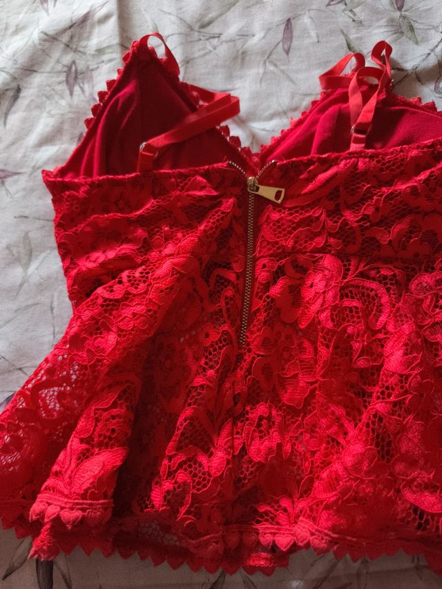 Top rojo encaje