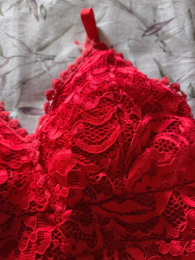 Top rojo encaje