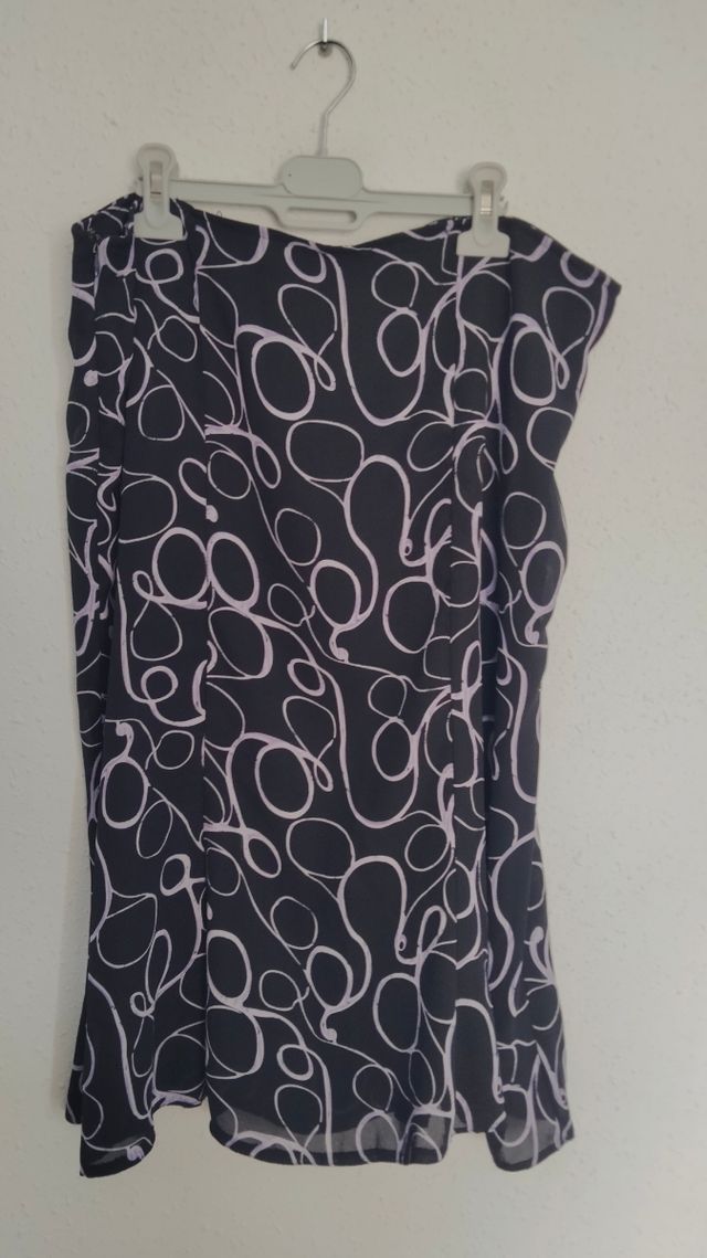 Saia chiffon estampada preto-púrpura