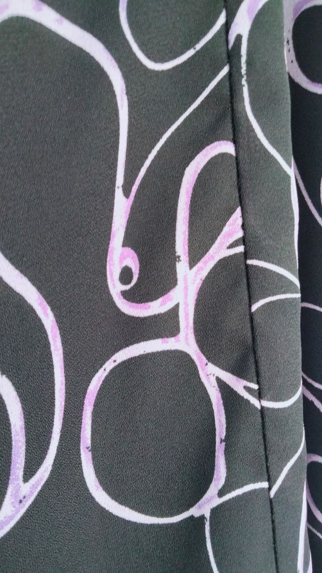 Saia chiffon estampada preto-púrpura