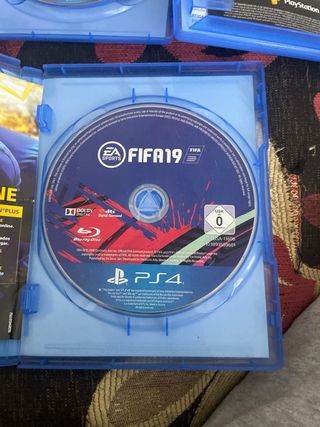  páck 4juegos PS4: GTA V, FIFA 19, FIFA 21, WWE 2K