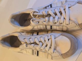 Zapatillas Geox beige y blancas