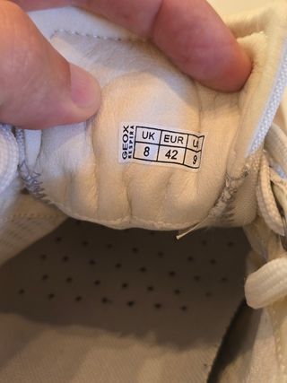 Zapatillas Geox beige y blancas