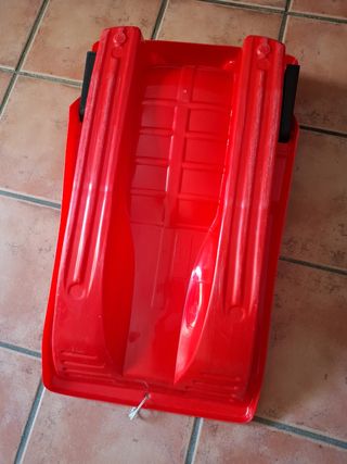 Trineo rojo infantil