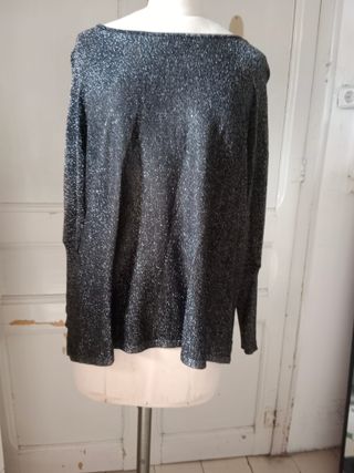 Blusa negra c/ brillos plata