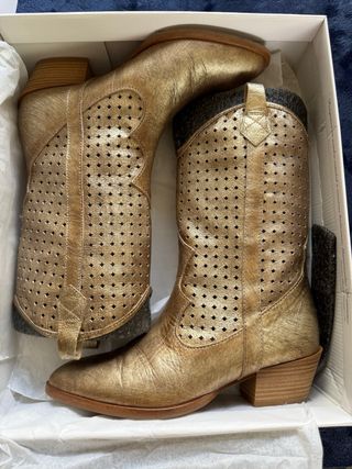Botas Hispanitas doradas