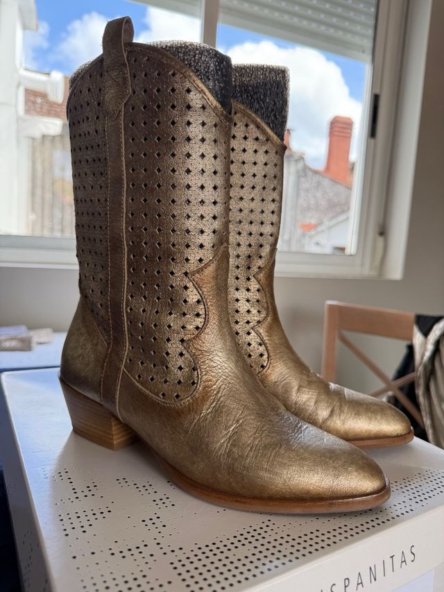 Botas Hispanitas doradas