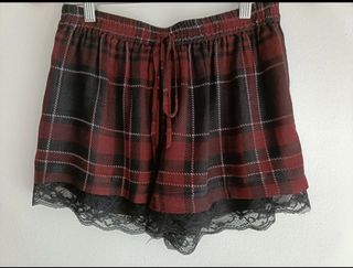 Shorts Zara cuadros burdeos negros