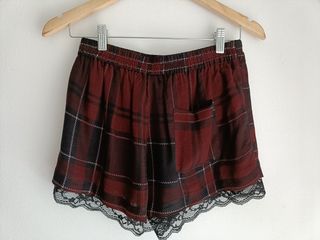 Shorts Zara cuadros burdeos negros